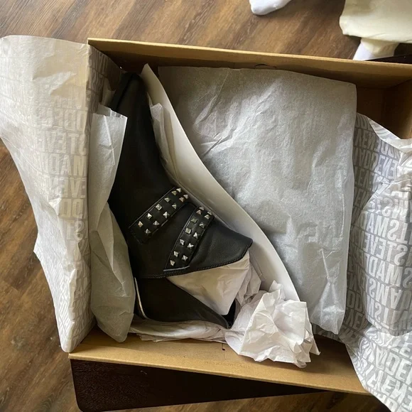Steve Madden Booties - Picture 3 of 7